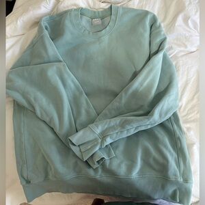 Aritzia boyfriend crew size L